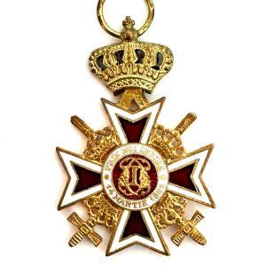 Ordinul „Coroana României” varianta cu spade, instituită de Carol I