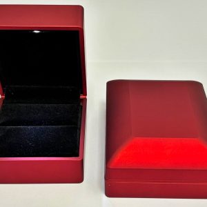 set 2 x cutie bijuterii design elegant,interior catifea, iluminare LED