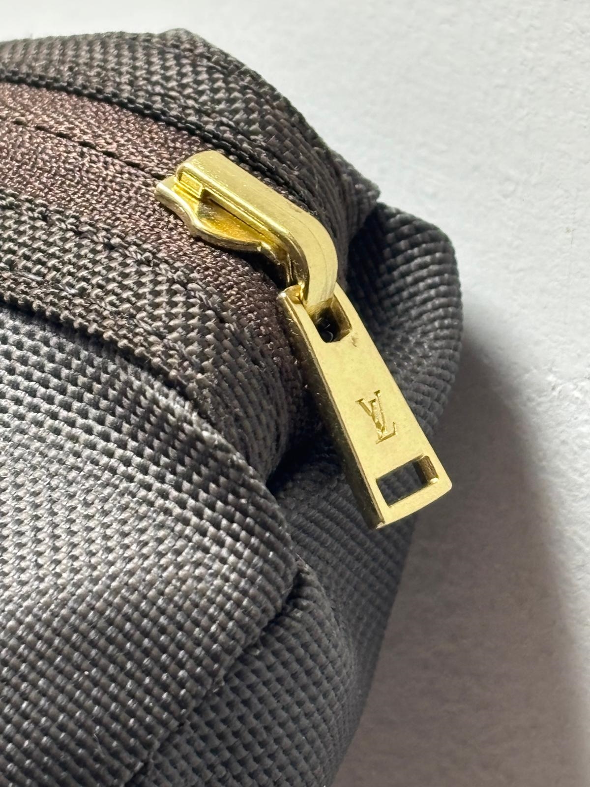 husa Louis Vuitton originala pentru haine - imagine 5