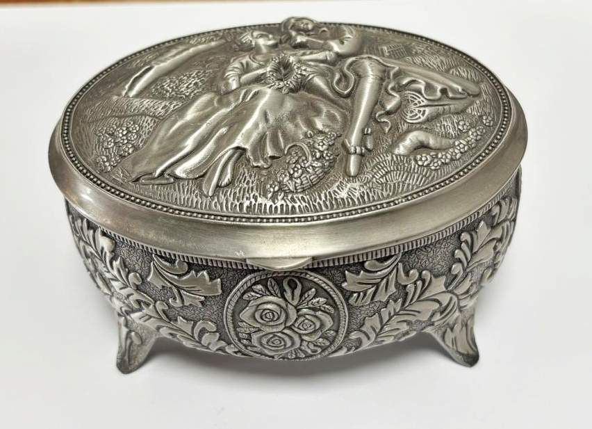 casetă de bijuterii vintage din metal argintat Meiji 1890
