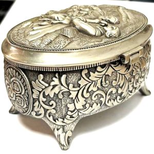 Alternative view of casetă de bijuterii vintage din metal argintat Meiji 1890